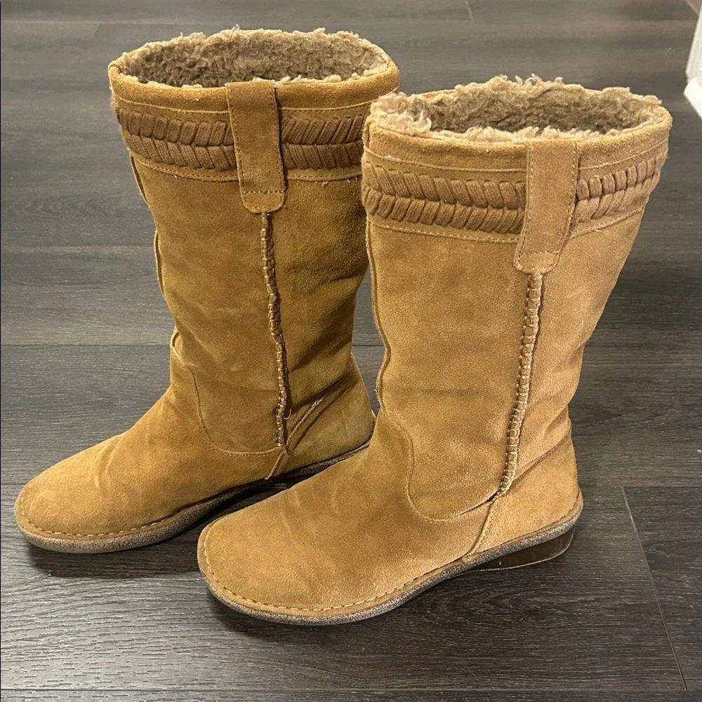 Bjorndal Tan Suede Women's Boots with Sherpa lining and braid trim